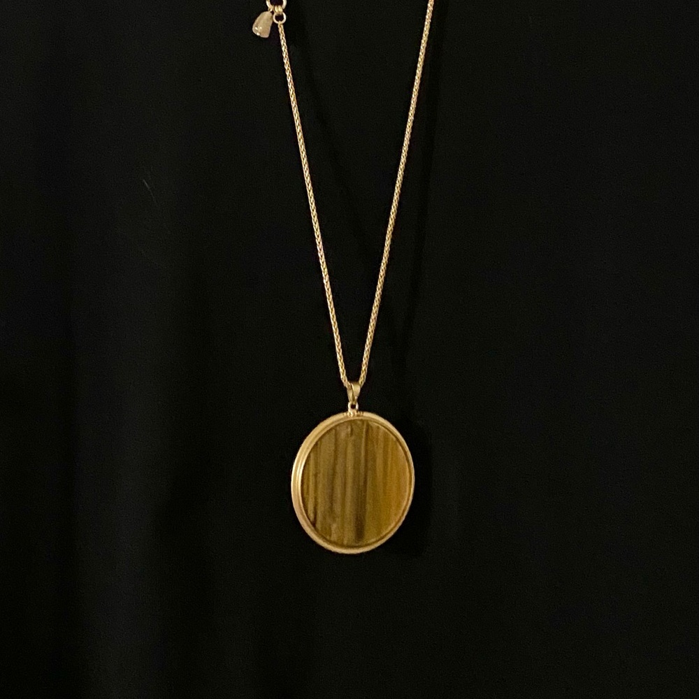 ✨ NWT ✨ Chico’s beautiful statement necklace with double-sided pendant